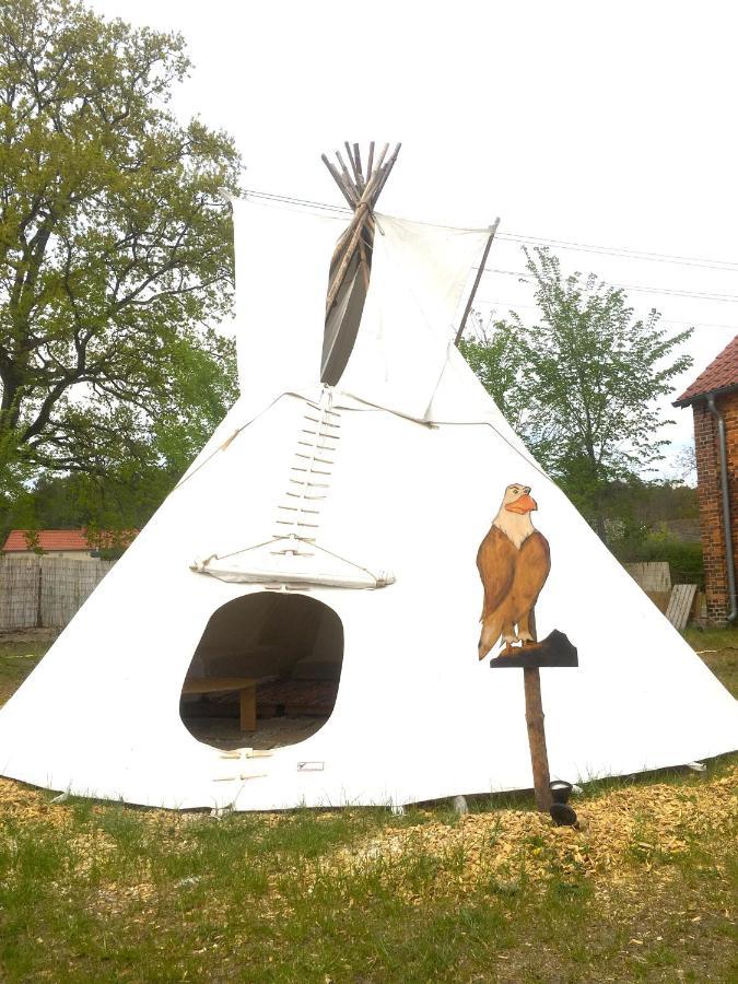Hotel Kuckunniwi Tipidorf à Tauche Extérieur photo