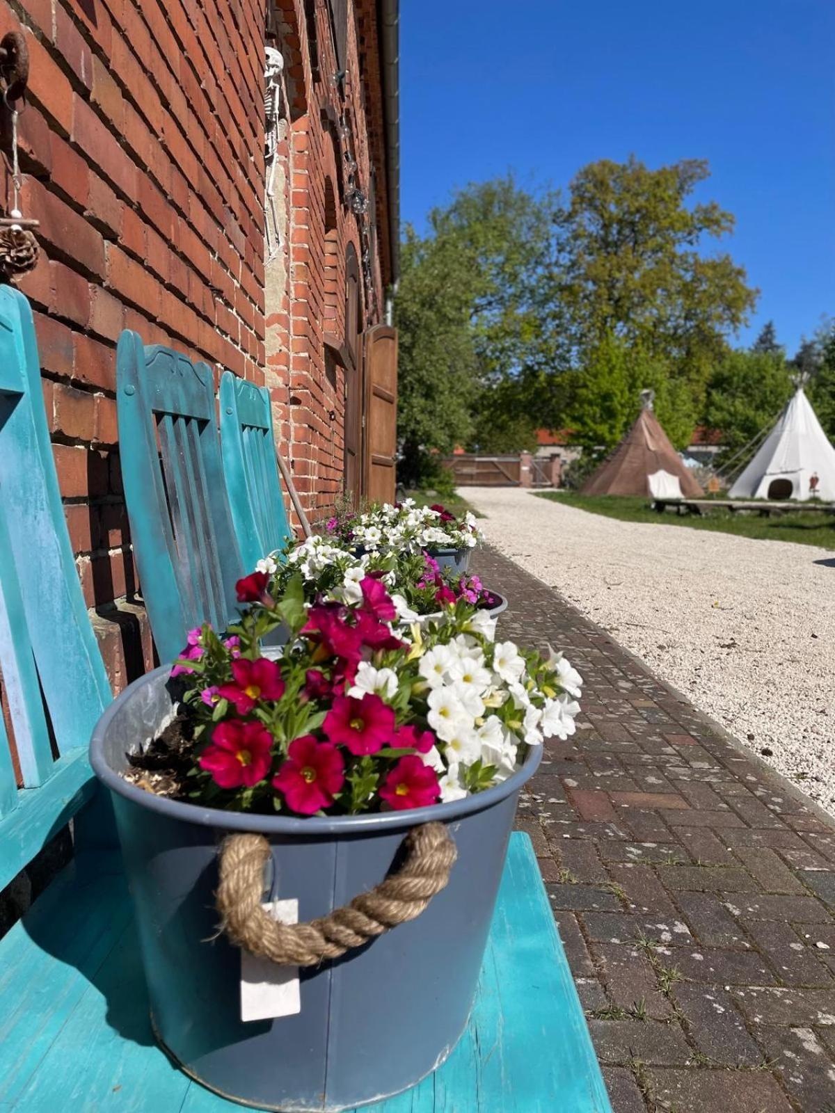 Hotel Kuckunniwi Tipidorf à Tauche Extérieur photo