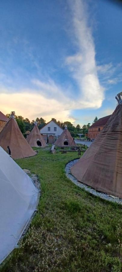 Hotel Kuckunniwi Tipidorf à Tauche Extérieur photo
