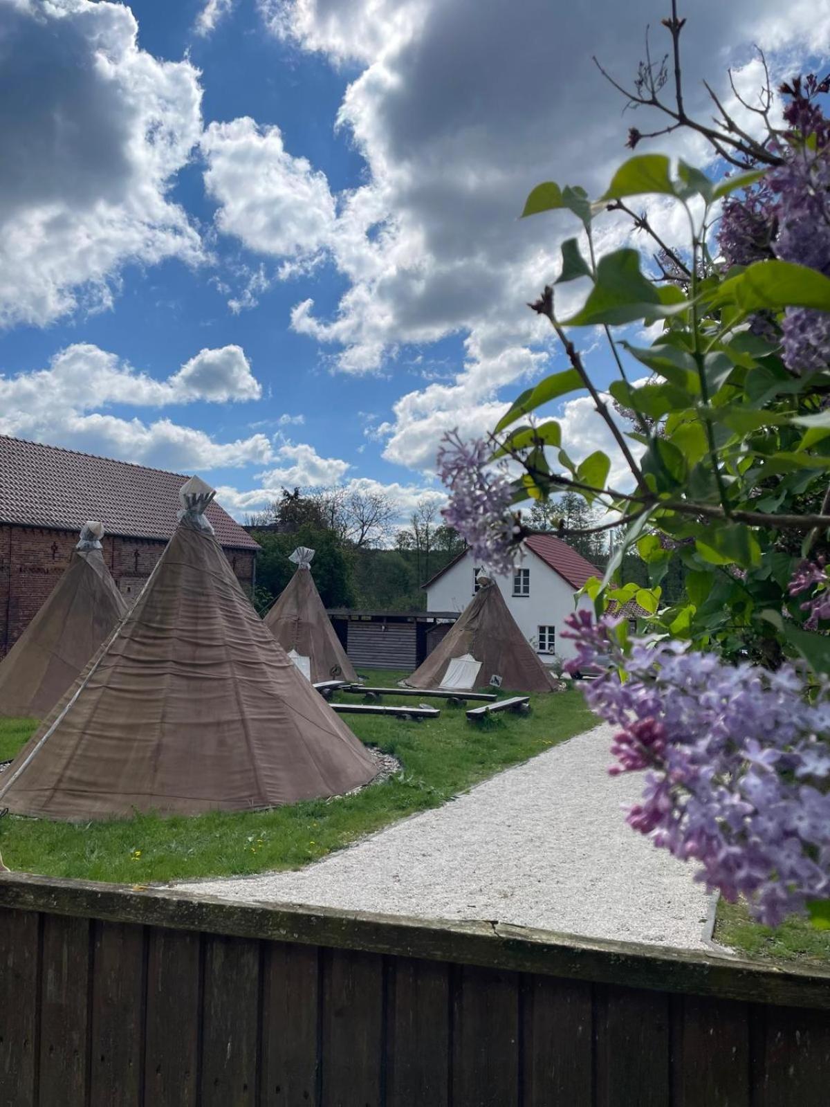 Hotel Kuckunniwi Tipidorf à Tauche Extérieur photo