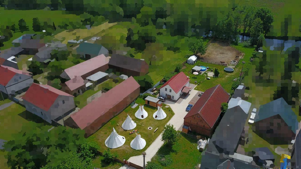 Hotel Kuckunniwi Tipidorf à Tauche Extérieur photo